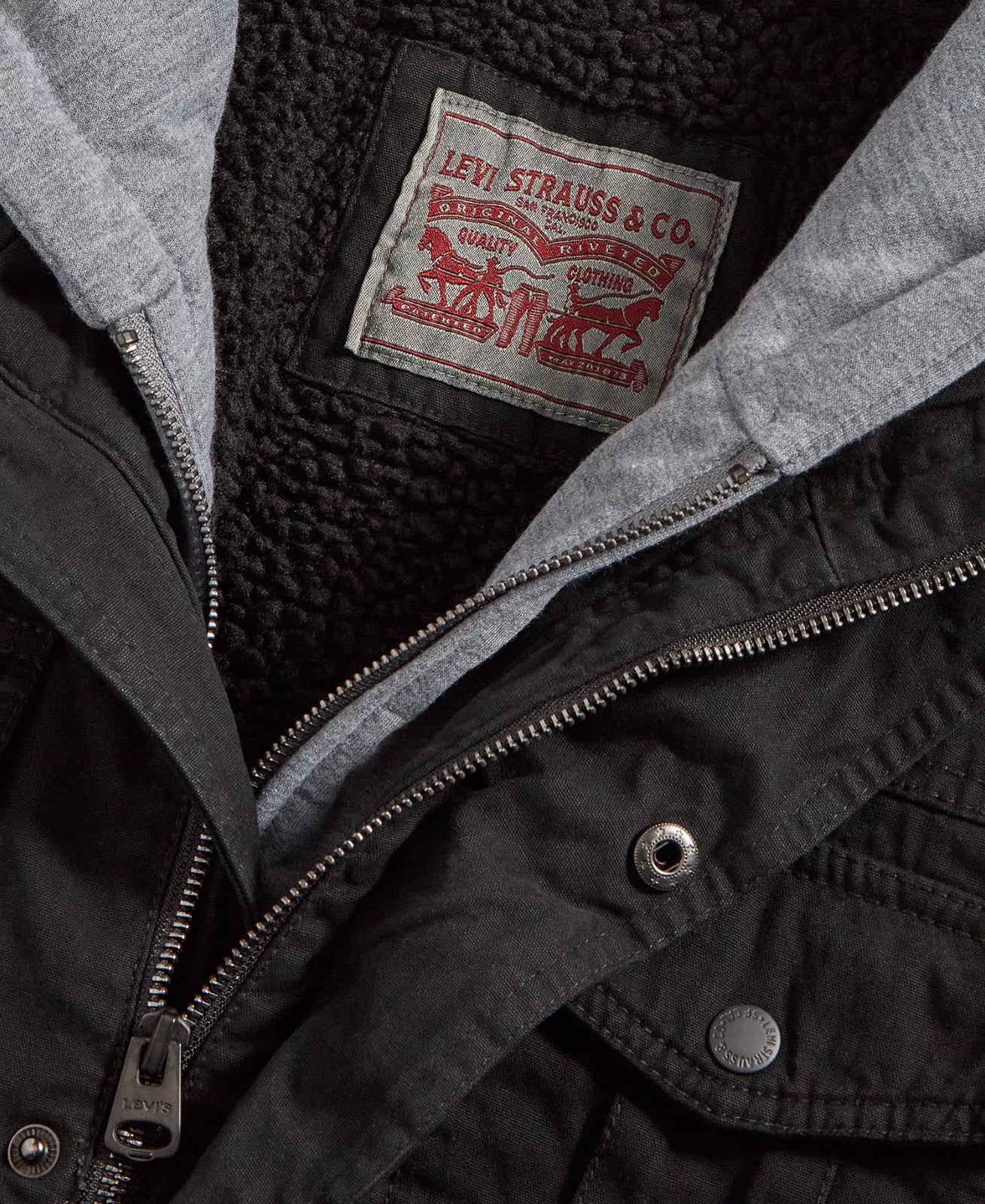 Levi's Men’s Sherpa Lined Two Pocket Hooded Trucker Jacket Size Small NWT!
