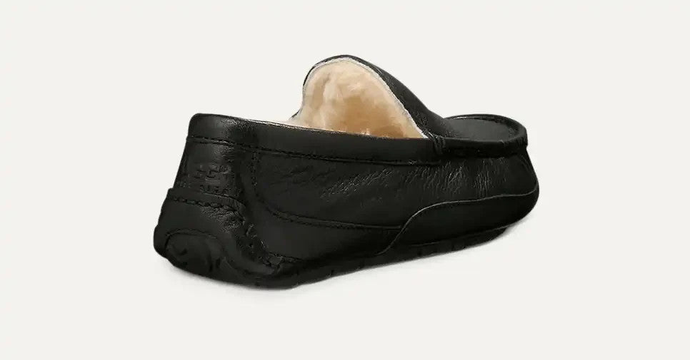 UGG Men's Ascot Leather Slipper Size 7 Brand New In Box!