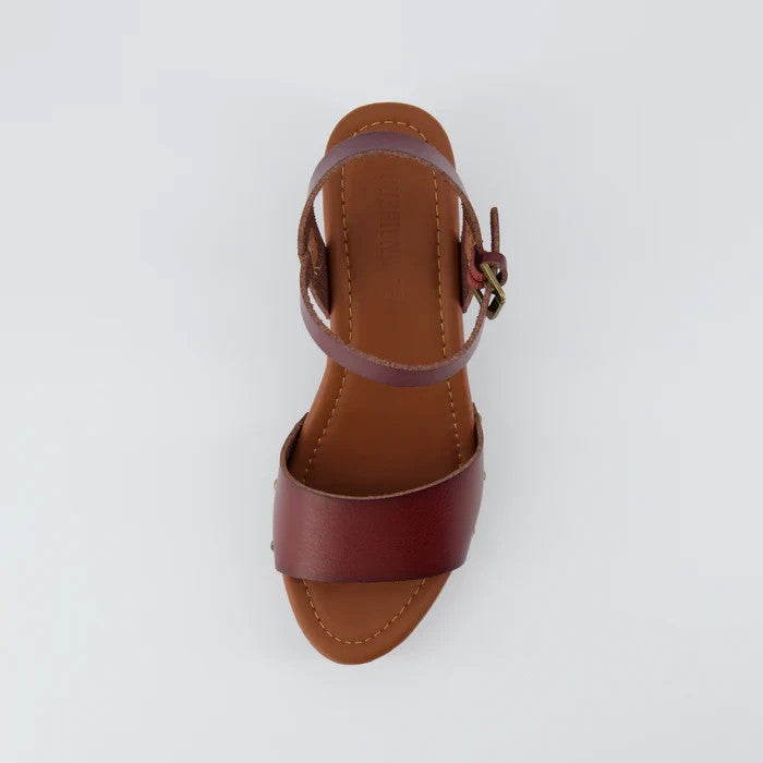 CUSHIONAIRE Sloan Faux Wood Sandals Whiskey Size 8.5M Brand New!