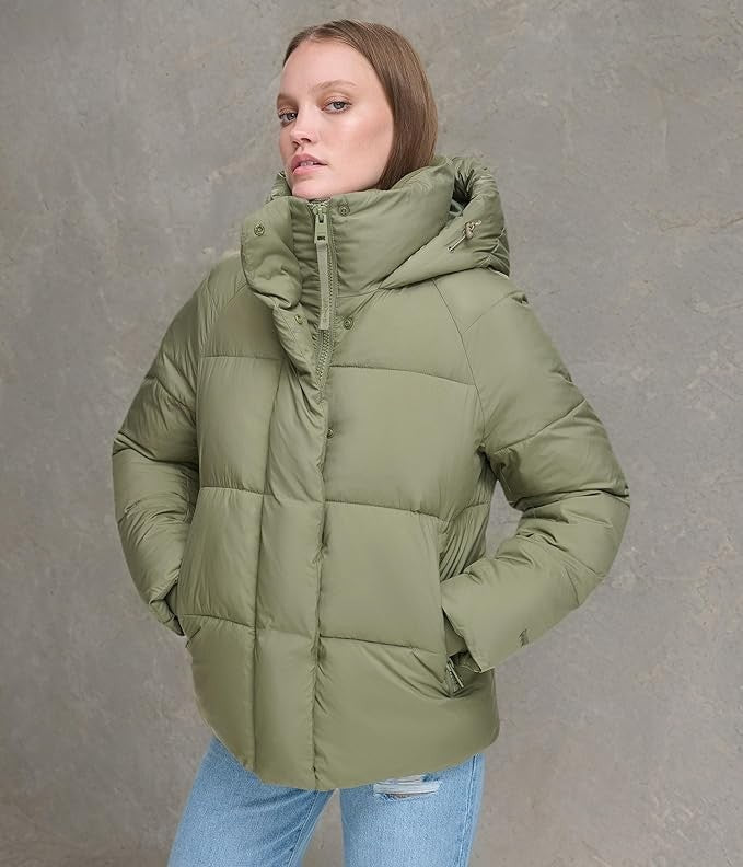Levi's Women's Quilted Selma Hooded Puffer Jacket Size Small Brand New!