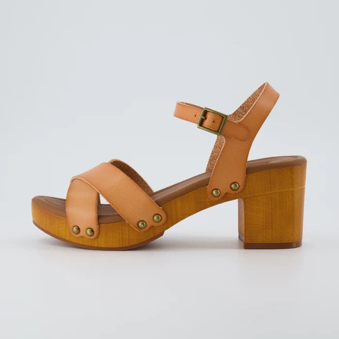 CUSHIONAIRE Women's Slate Faux Wood Sandals HONEY Size 8.5M Brand New!