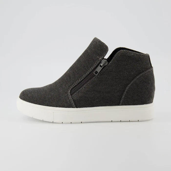 CUSHIONAIRE Women's Hart Hidden Wedge Sneaker Black Canvas Size 8.5M Brand New!