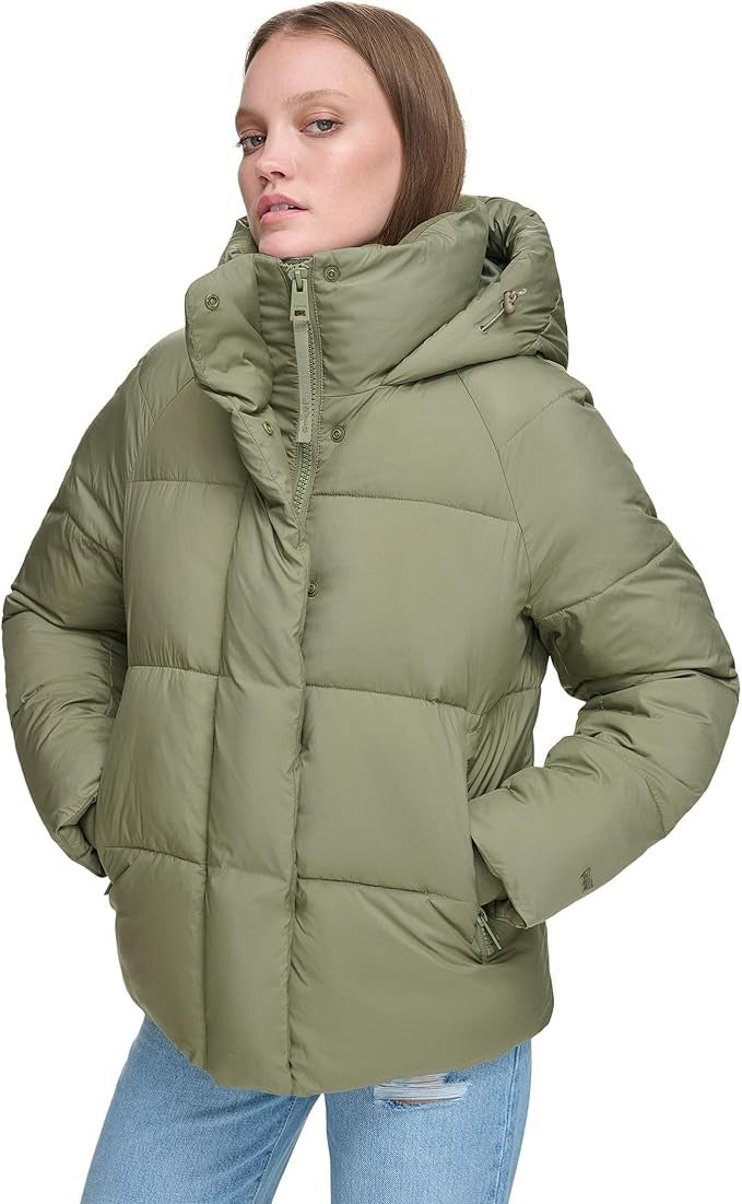 Levi's Women's Quilted Selma Hooded Puffer Jacket Size Small Brand New!