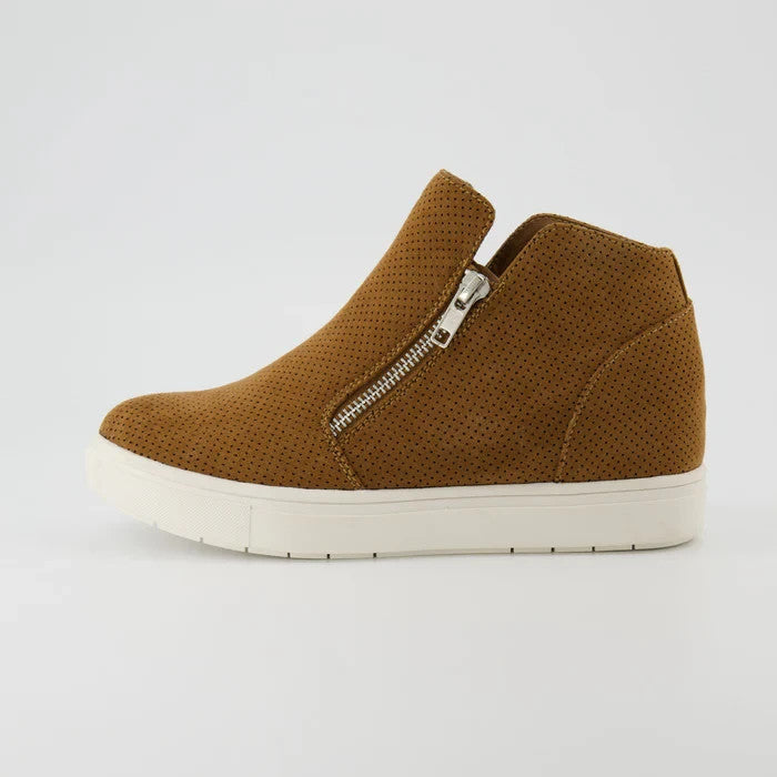 CUSHIONAIRE Women's Hart Hidden Wedge Sneaker Cognac Size 11M Brand New!
