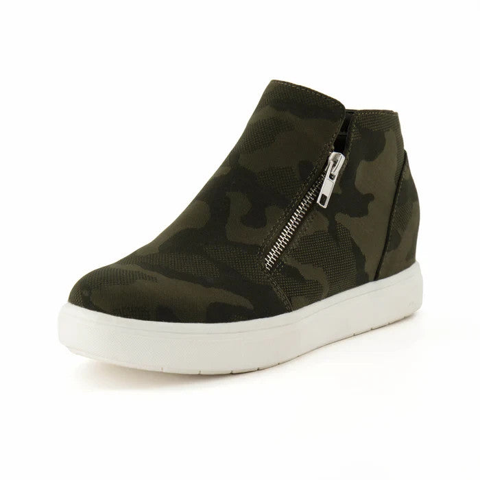 CUSHIONAIRE Women's Hart Hidden Wedge Sneaker Camo Size 6.5M Brand New!