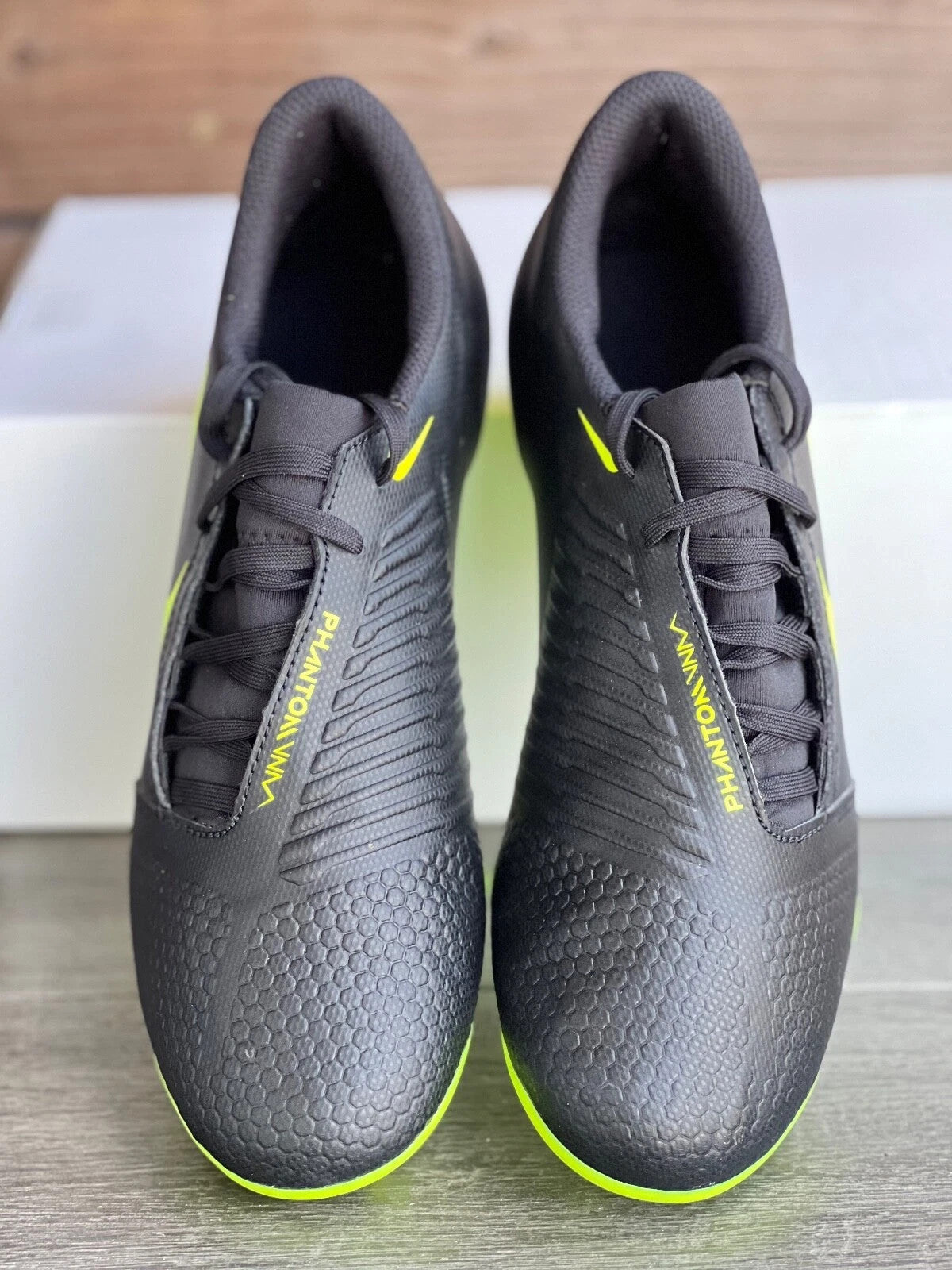 Nike Men's Phantom Venom Club FG Soccer Cleats Black Bolt Size 5.5 Brand New!