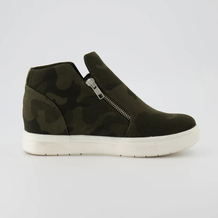 CUSHIONAIRE Women's Hart Hidden Wedge Sneaker Camo Size 6.5M Brand New!