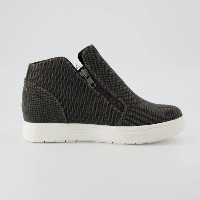 CUSHIONAIRE Women's Hart Hidden Wedge Sneaker Black Canvas Size 9M Brand New!