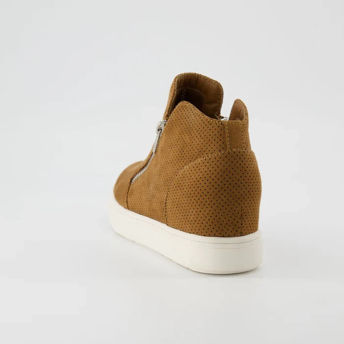 CUSHIONAIRE Women's Hart Hidden Wedge Sneaker Cognac Size 11M Brand New!