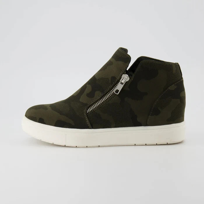 CUSHIONAIRE Women's Hart Hidden Wedge Sneaker Camo Size 6.5M Brand New!