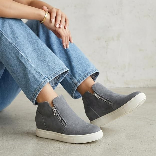 CUSHIONAIRE Women's Hart Hidden Wedge Sneaker Grey Size 8.5M Brand New!