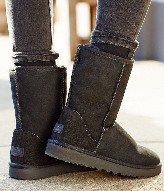 UGG Women’s Classic Short II Boot Black Size 8