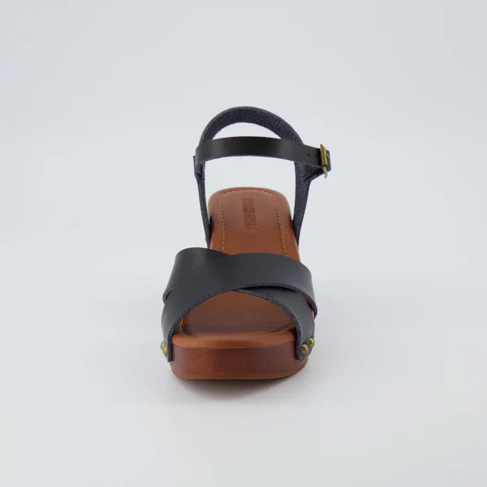 CUSHIONAIRE Slate Faux Wood Sandals BLACK Size 9M Brand New!