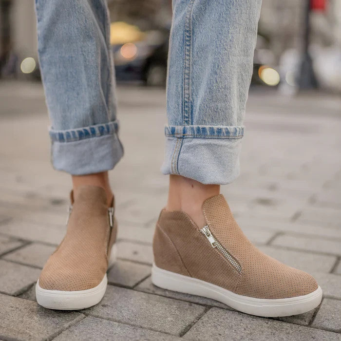 CUSHIONAIRE Women's Hart Hidden Wedge Sneaker Taupe Size 11M Brand New!