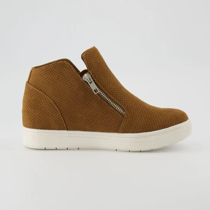 CUSHIONAIRE Women's Hart Hidden Wedge Sneaker Cognac Size 6.5W Brand New!